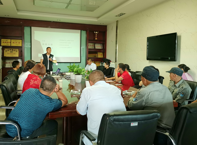 1567410374381398.jpg 圖為:中心市場組織開展健康教育_副本.jpg