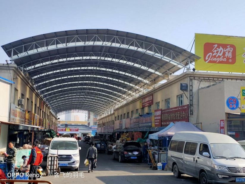 1575449472812634.jpg 副食公司搭建鋼結(jié)構(gòu)棚頂_副本.jpg