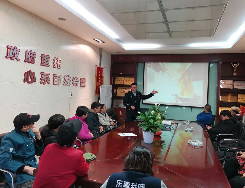 1575450506177581.jpg 中心市場組織商戶員工消防培訓(xùn)_副本.jpg