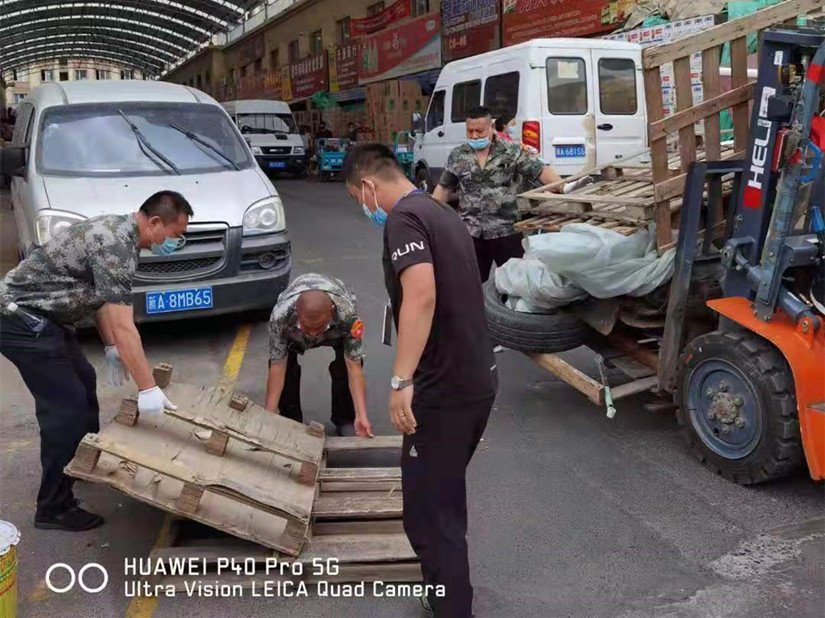 1630467505768541.jpg 圖為:副食市場集中整治安全生產(chǎn)_副本.jpg