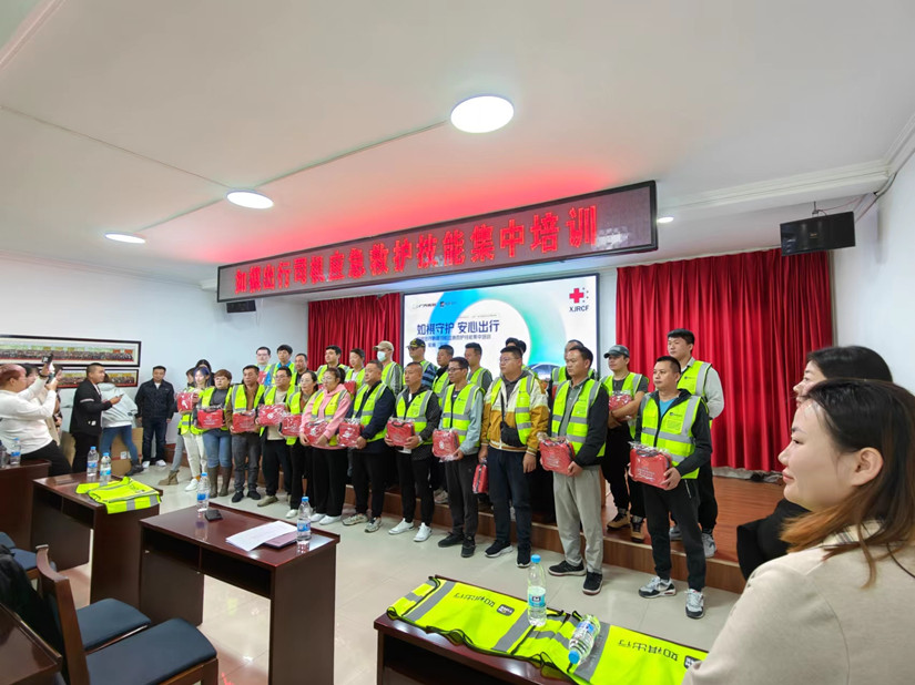 1695808159654417.jpg 圖為:北園春運(yùn)輸公司組織網(wǎng)約車(chē)駕駛員急救培訓(xùn)(四.4)_副本.jpg